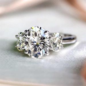 Huitan Sparkling Women Ring Simple Design Trendy Wedding Party with Three Shiny CZ Proposal Jewelry Elegant Promise Accessories