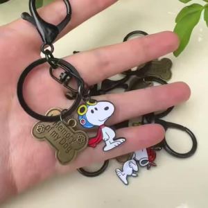 Bandai | Snoopy Sáng Tạo Hoạt Hình Dễ Thương Kim Loại Móc Khóa Cặp Đôi Ba Lô Mặt Dây Chuyền Cổ Điển Hợp Kim Kẽm Hoạt Hình Hai Chiều Ngoại Vi