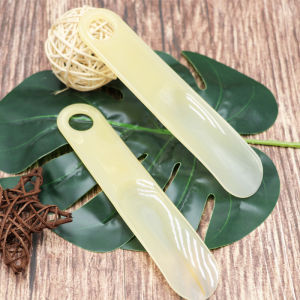 กีบข้างพลาสติกขนาดเล็กพกพาสะดวก ไม่โค้งง่าย มีด้ามจับสั้น อุปกรณ์สำหรับใส่รองเท้า สำหรับใช้ในบ้าน