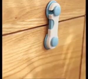 Pengunci Pengaman Laci Lemari Pintu 1PC Pengait Penhanan Kulkas Dari Anak Kecil Baby Safety Lock