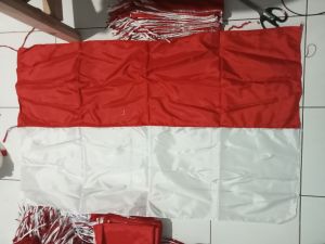 indichoco Bendera merah putih ukuran 110 x 70 cm Bendera Merah Putih Ukuran Sedang Bendera Merah Putih Kain Katun 17 Agustus tujuh belasan Bendera Merah Putih Ukuran Besar Bendera Merah Putih Bendera Indonesia Satin Peles Murah Bendera Umbul Umbul