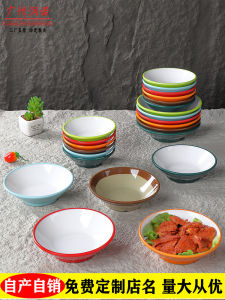 จานทรงดินเผาสไตล์ย้อนยุคแบบดั้งเดิมสำหรับร้านอาหารซุปต้มสไตล์นอร์ดิกแบบดินเผาเทียม จานสำหรับเสิร์ฟอาหาร จานสำหรับผัดในเตาแก๊สแบบทันสมัย ​​จานรองแบบไม่ลื่น