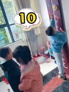 วัดส่วนสูงของเด็ก อุปกรณ์เดียวกับอัจฉริยะ การเล่น และอบรมเด็ก สำหรับเด็กๆ