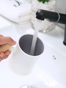 400ml Minimalist Wooden Handle Round Cup Mug: A Stylish & Eco-Friendly Choice