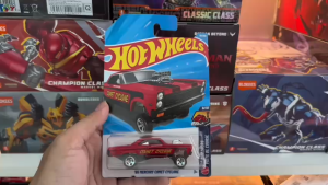Mô Hình Xe Cơ Bắp Mỹ Hot Wheels 1:64 – 65 Mercury Comet Cyclone Màu Đỏ