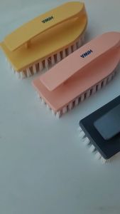 Bàn Chải Chà Sàn Bàn Chải Ủi Hiwa 107 có tay cầm- Phúc Hưng Phát- Nhựa cao cấp giao màu ngẫu nhiên.
