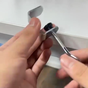 TRUSTY ตะขอแขวนกระเป๋าแบบตั้งโต๊ะ ตะขอแขวนกระเป๋าเป้สะพายหลังแบบตั้งโต๊ะ ตะขอแขวน J ตะขอแขวนหูฟังแบบปรับได้สำหรับโต๊ะ ตะขอแขวนกระเป๋าแบบปรับได้ No.3669