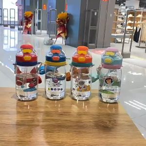 ขวดน้ำเด็ก, ขวดน้ำสะพายข้าง กระติกน้ำลายการ์ตูน พร้อมหลอด 550ML