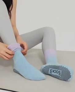 Tất Vớ Cao Cổ Nữ(Loang Màu)Tất Thoáng Khí Có Đính Hạt Silicon Chống Trơn Trượt Freeszie 35-40Tập Yoga Pilates Gym Aerobic