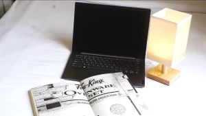 Đèn Ngủ Để Bàn Gỗ HUTA Light For Life G3S Đầu Cắm USB Dải Led Ánh Sáng Vàng Tiết Kiệm Điện