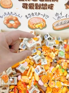 Mini Toy Blind Box Cute Bread Food Play Small Bread Decoration Accessories Surprise Gifts 可爱迷你小面包/盲盒