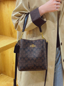 Luxurious Fashionable Womens Bucket Handbag Versatile Single Shoulder Crossbody Bag Soft PU Leather Magnetic Clasp Closure