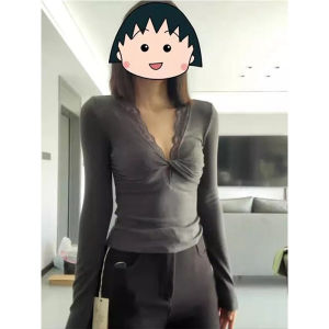 เสื้อยืดคอวีลูกไม้เซ็กซี่สำหรับผู้หญิง แขนยาว ทรงสลิมฟิต ฤดูใบไม้ร่วง 2024 เสื้อชั้นในผ้าฝ้ายผสมโพลีเอสเตอร์