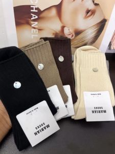 ถุงเท้าผู้หญิงคอตตอนเอวสูงทรงกลางลายหอยน่ารักสำหรับฤดูใบไม้ร่วงและฤดูหนาว 2024 ถุงเท้าผู้หญิงเนื้อผ้าคอตตอนที่อบอุ่นและสวมใส่สบาย