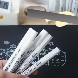 1PCS White Permanent Marker Pens - Waterproof Oil-Based Gel Ink for Tire Art Graffiti Fabric Wood Leather - Durable Stain-Resistant Vivid Color - Creative Design Plastic Markers Plain No Feather