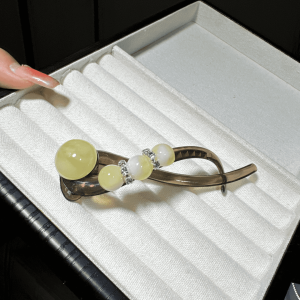 Kẹp Tóc Nữ Mới 2025 Kẹp Tóc Đuôi Ngựa Xoắn Xéo Sang Trọng Kẹp Tóc Đuôi Ngựa Một Từ Phụ Kiện Tóc Thời Trang Cho Phụ Nữ