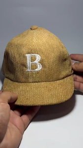 Topi Anak Cewek Cowok Usia 6 Bulan - 3 Tahun INISIAL A-Z Warna Cream Dan Hitam Bahan Korduroy