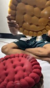 Bantal Roti Kotak Bahan Halus & Ukuran 40 x 36 cm