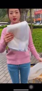 Áo mưa măng tô trong suốt cao cấp có kính chắn – thiết kế thời trang che phủ toàn thân tiện dụng