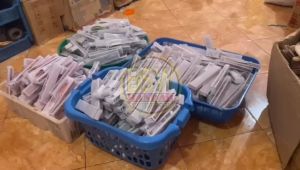 ( isi 50 pcs ) Souvenir SENDOK GARPU SUMPIT JERAMI IMPOR Kemas BOX MIKA Kartu Ucapan Makassar
