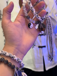 สร้อยข้อมือผ้าลูกไม้สไตล์จีนแบบทันสมัยสำหรับคู่รัก ทำมือ โซ่ข้อมือชาย โซ่ข้อมือหญิง ดีไซน์ที่ไม่ซ้ำใคร สร้อยข้อมือแบบใหม่