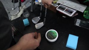 Pembersih Stick Golf Penghilang Gores Baret Golf Metal Club Head Cleaner Set With Brush And Sponge