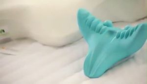 FinDee หมอนนวดกระดูกสันหลังส่วนคอ ไหล่ แบบพกพา Shiatsu cervical massage pillow