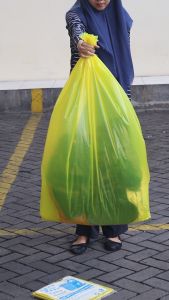 Kantong Sampah Kuning Besar Ukuran 90x110 cm (Plastik Limbah Rumah Sakit) - Isi 10 Pcs