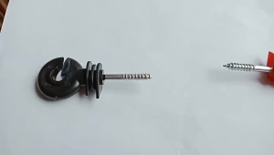 ฉนวนรั้วไฟฟ้า 100ชิ้น ฉนวนยึดเส้าไม้ ฉนวนกันไฟฟ้าลงดิน ฉนวนยึดเส้าไม้ สกรูฉนวนไฟฟ้า สีดำ สำหรับรั้วไฟฟ้าไม้ ยึดเสาและลวดล้อมวัว กันไฟรั่ว เหมาะงานฟาร์ม ฉนวนรั้วล้อมวัว ฉนวนยึด สกรูฉนวนไฟฟ้า ฉนวนรั้วล้อมวัว ฉนวนยึด สกรูฉนวน