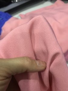 vải cát thái màu hồng dâu mỏng nhẹ ( khổ 1m5)may đầm váy áo kiểu