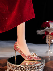 รองเท้าแต่งงานสีแดง OYN ทรงหัวแหลม ดีไซน์เก๋ไก๋ รองเท้าส้นสูงแบบสวมสบาย สำหรับผู้หญิง วัสดุด้านในเป็นหนังไนลอน