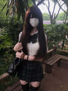 กระโปรงสั้นจีบเอวสูงเอวยางยืดลายดอกไม้ฤดูใบไม้ผลิ 2024 กระโปรงสั้นจีบเอวสูงลายดอกไม้สีพื้นสไตล์เกาหลีสำหรับผู้หญิงวัย 18-24 ปี