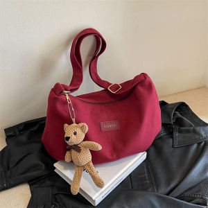 กระเป๋าสะพายข้างผ้าไนลอนความจุขนาดใหญ่สำหรับผู้หญิง กระเป๋าสะพายข้างทรงหมูป่าสไตล์เกาหลี กระเป๋าสะพายข้างแบบสะพายข้างสำหรับฤดูใบไม้ร่วงและฤดูหนาว