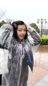 【New】1 Pcs Portable Raincoat Card Raincoat Long Transparent Thickened Raincoat Outdoor Travel Emergency Waterproof 便携卡片雨衣