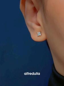 Alfredulla M 0.40ct Princess Classic Moissanite Earrings