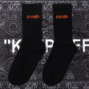 ถุงเท้าสปอร์ตถึงเข่ากลางลายตัวอักษร Friends VLONE POP up สำหรับผู้ชายและผู้หญิง ผลิตจากจีน ถุงเท้าแฟชั่นสตรีท