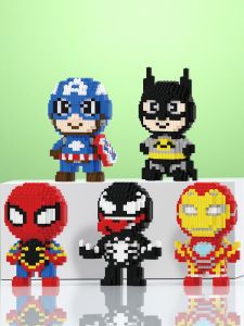 ชุดก้อนหิน Q Superhero ฮีโร่ยอดนิยมสำหรับเด็กผู้ชาย ชิ้นส่วนขนาดเล็ก เรียบง่าย สอนคณิตศาสตร์ ความสูง 8 ปี