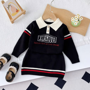 ชุดเสื้อสเวตเตอร์ลายหมีสำหรับเด็กเสื้อกันหนาวสไตล์โรงเรียนเด็กผู้หญิงเสื้อสวมหัวคอปกแบบถัก + กระโปรงกีฬา2ชิ้นแฟชั่นแขนยาวชุดถักลายทางสีแดงสำหรับเทศกาลคริสต์มาส
