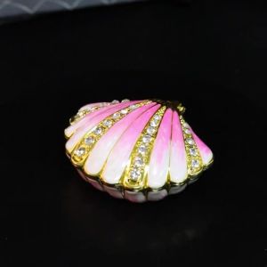 1 shell shaped jewelry box necklace earrings ring storage table decoration suitable for Valentines Day birthday gifts