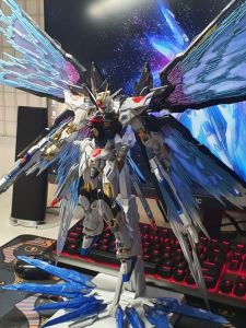 High Grade Mecha Model Kit Free Booster Winged Armor Strong Assault Male Figure Toy Collectible Japanese Anime Robot Building Set
