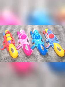 รุ่นใหม่ มีราคาส่ง ปืดฉีดน้ำขนาดใหญ่เล่นสงกรานต์ แรงดันลม ยิงได้ไกล ความจุขนาดใหญ่ 3000ml ทน PVC ใช้ได้ทั้งเด็กผู้ใหญ่