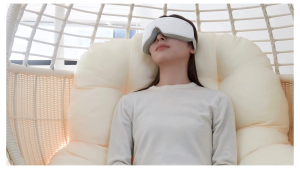 【Ready stock】NIPLIFE Japan eye massager with heat eye care instrument eye mask Hot Compress eye massager with adjustable temperature Bluetooth light blocking wireless foldable Dark Circles Charging Smart Eye Massager 眼部按摩儀 1 year warranty电热眼罩