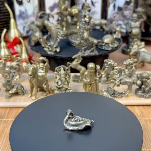 Tượng Nhỏ Phong Thủy Bằng Đồng Kiểu Dáng Con Rắn Hổ Mang Khóa  (Kích Thước: 3.5 x 2.2cm)