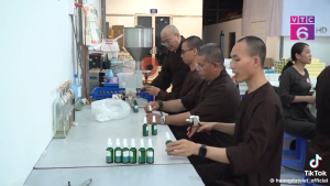 Chai Khử mùi hôi giày loại bỏ vi khuẩn gây hôi chân ngăn mồ hôi và làm sạch giày sau 1 lần xịt - Tinh dầu Asin