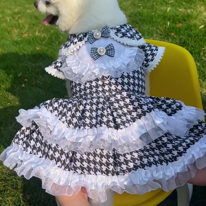 Váy đỏ đen nhiều lớp mùa xuân và mùa hè cho chó mèo quần áo cho chó cưng quần áo cho chó