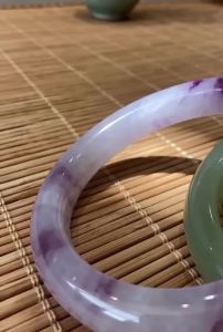 Elegant Chinese Style Jade Bangle - Exquisite Gift Box Included - Perfect Choice for Gifting Fine Jade Bangles