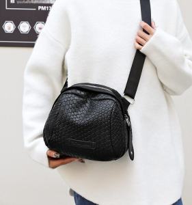 Trendy Shell Bag Large Capacity Womens Bag 2024 New Fashion Casual Single Shoulder Crossbody Bag Quality Woven Texture