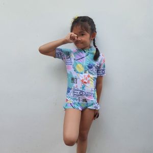 ชุดว่ายน้ำเด็ก 361 รุ่นแฮปปี้เกิร์ล สีฟ้า ชุดว่ายน้ำเด็กผญ  ชุดว่ายน้ำ one piece เกรดส่งออก  มีซิปเก็บซ่อนอย่างมาตรฐาน เนื้อผ้าดีใส่กันยาวๆ