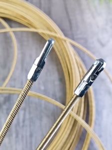 ฟิตเทปสปริง ยืดหยุ่น เพื่อผ่อนกับการดึงสายไฟ สายเคเบิล ลวดร้อย สลิง ดึงสายไฟ ลวด สลิงนำสายไฟ ผู้ชายและป่า