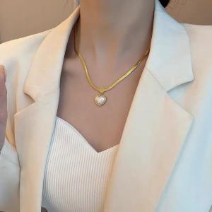 Kalung Titanium Pipih Gold Wanita Liontin Love Keramik Korean Style